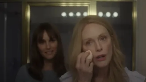 Natalie Portman y Julianne Moore nos brindan actuaciones fantásticas en esta cinta que no deja indiferente a nadie.
