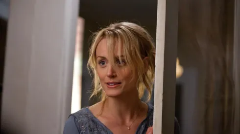 La película está protagonizada por Taylor Schilling.
