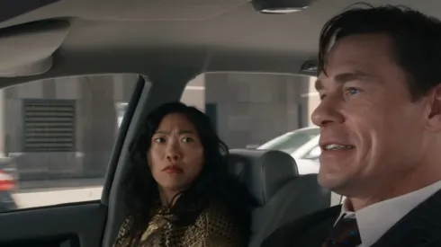 Awkwafina y John Cena deberán tratar de sobrevivir hasta el atardecer.
