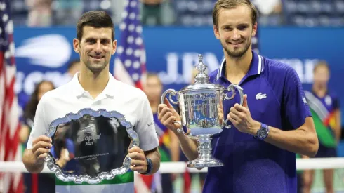 Daniil Medvedev estrona a Novak Djokovic en el US Open.
