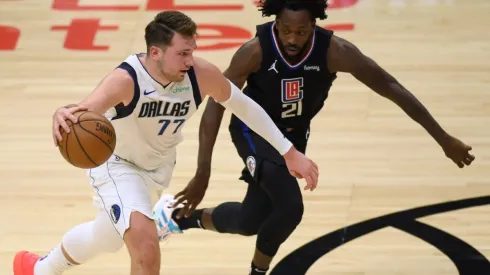 Luka Doncic y Patrick Beverley.
