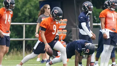 En naranja, Andy Dalton, Nick Foles y Justin Fields.
