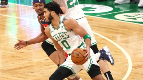 Jayson Tatum y Bradley Beal.
