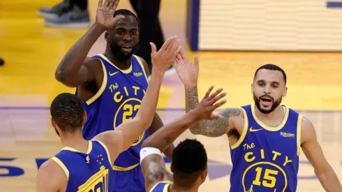 Stephen Curry, Draymond Green y Mychal Mulder.
