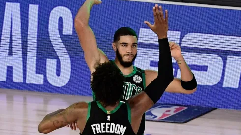 Jayson Tatum y Jaylen Brown.
