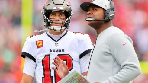 Tom Brady y Byron Leftwich.
