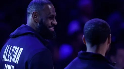 LeBron James y Stephen Curry en el All-Star.
