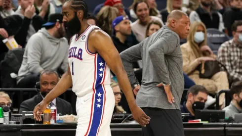 James Harden y Doc Rivers.
