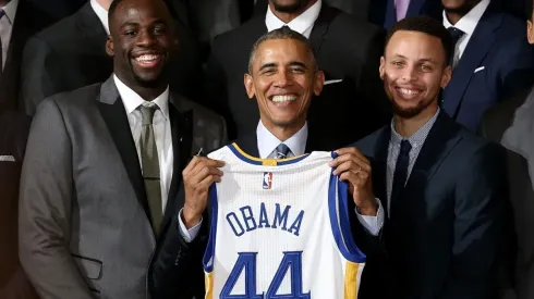 Barack Obama junto a Stephen Curry y Draymond Green.
