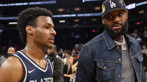 LeBron James junto a su hijo, Bronny.
