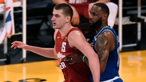 LeBron James y Nikola Jokic.
