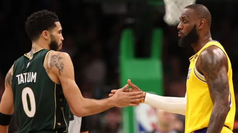 Jayson Tatum y LeBron James.
