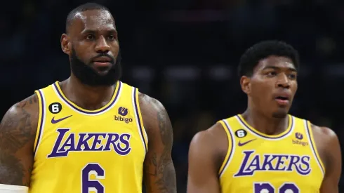 LeBron James y Rui Hachimura.
