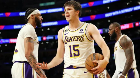 Anthony Davis, Austin Reaves y LeBron James en Los Angeles Lakers.
