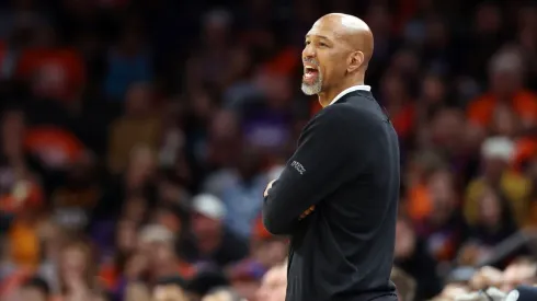 Monty Williams durante la derrota en el Juego 6 ante Denver Nuggets.
