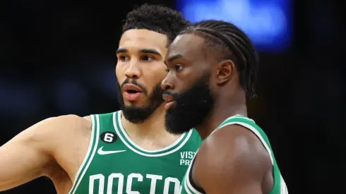 Jayson Tatum y Jaylen Brown.
