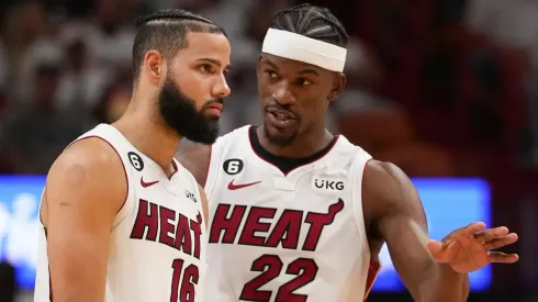 Caleb Martin y Jimmy Butler.
