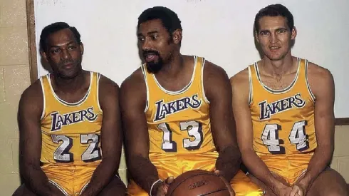 Elgin Baylor, Wilt Chamberlain y Jerry West, leyendas de Los Angeles Lakers y la NBA.
