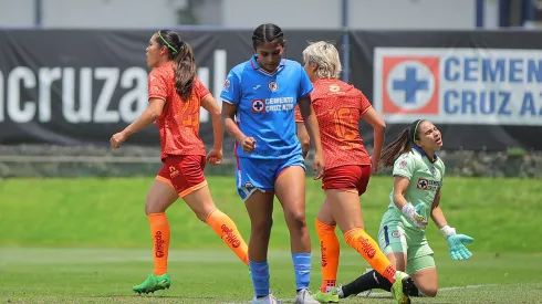 Blue anotó un polémico gol con la mano contra Juárez.
