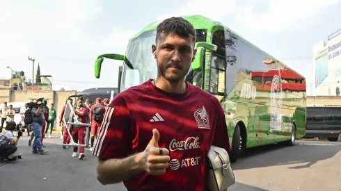 El delantero mexicano es el nuevo ídolo de la afición.
