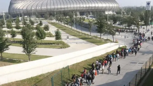 La fila en el BBVA Bancomer es infinita. (Twitter CanchaElNorte)
