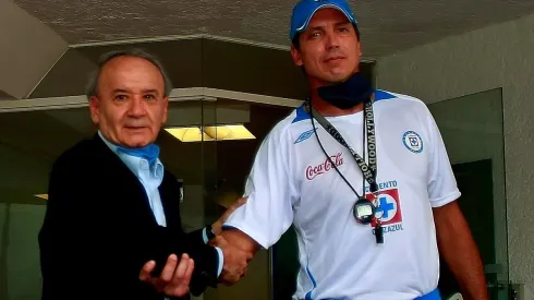 Robert Dante Siboldi dirigió a Cruz Azul en un partido en 2009.
