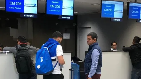 Por fin: Juan Escobar ya viaja a México para firmar con Cruz Azul