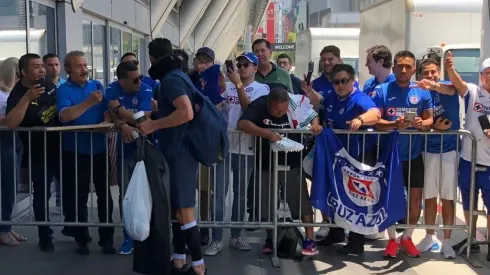 Miles de aficionados de Cruz Azul llegaron a Carson para apoyar en la Supercopa MX