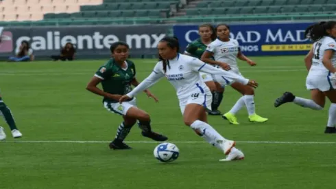 Cruz Azul Femenil enfrentando a León.
