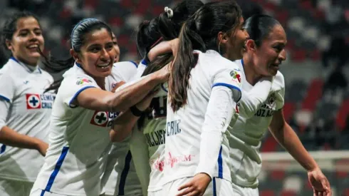 Morales y Monroy destacan en el once ideal de la Femenil.
