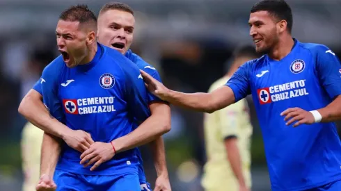 Pablo Aguilar celebra un tanto de Cruz Azul contra el América en el torneo Apertura 2019
