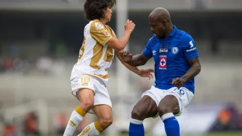 Emaná en un duelo ante Pumas en el Apertura 2013
