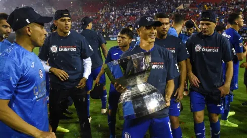 Yotún en la celebración del título de Cruz Azul en la Leagues Cup
