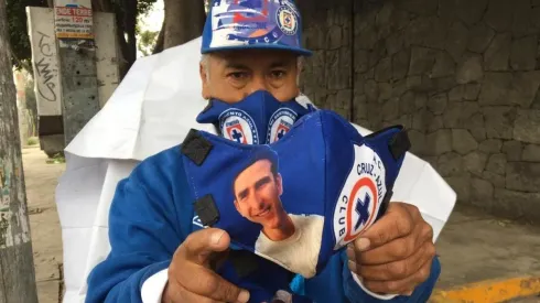 El aficionado que acompaña a Cruz Azul pese a la pandemia