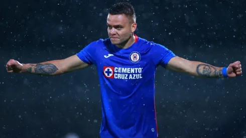 VIDEO: Cabecita falla el penal pero anota el primer gol de Cruz Azul