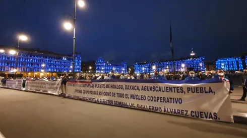 Manifestaciones a favor de Billy en el Palacio Nacional