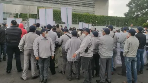 Cooperativistas llegando a la asamblea de hoy.
