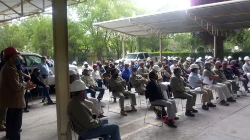 Los socios de la Cooperativa se reunieron hoy.
