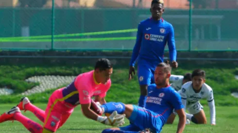 Jonathan Borja fue titular en el duelo de Cruz Azul ante Pumas en la Sub-20.
