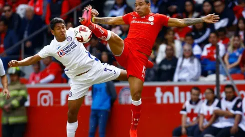 Cruz Azul y Toluca se enfrentan esta noche.
