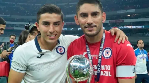 Misael Corona pudo festejar al lado de su papá Jesús Corona el título de Cruz Azul.
