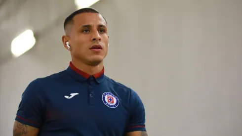 Yoshimar Yotún en un partido con Cruz Azul
