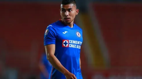 Orbelin Pineda en un partido con Cruz Azul
