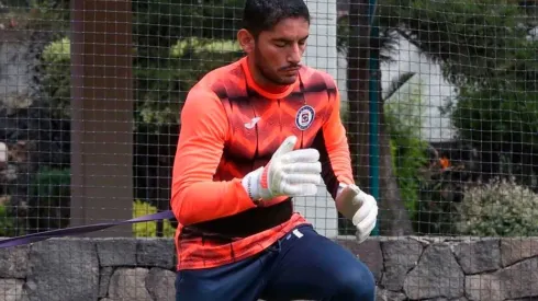 Jesús Corona ya entrena al parejo del equipo en Cruz Azul.
