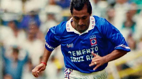 Julio Zamora se convirtió en ídolo de Cruz Azul en los 90.
