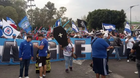 La afición de Cruz Azul copa el Azteca en la previa del Clásico Joven