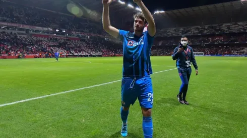 Santi agradeciendo a la afición y a su familia.
