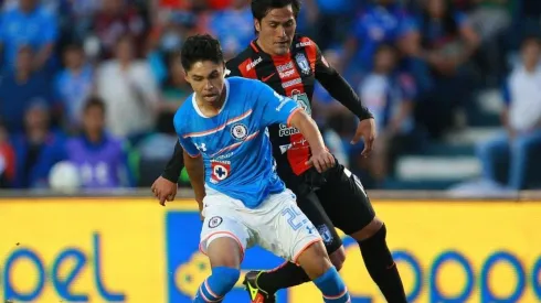 Victor Zuñiga en un partido con Cruz Azul
