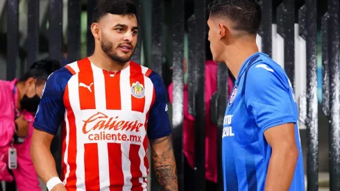 Alexis Vega y Uriel Antuna previo al partido de Cruz Azul contra Chivas.
