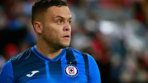 Jonathan Rodríguez se fue de Cruz Azul en el mercado de invierno pasado.
